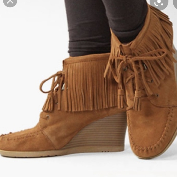 Minnetonka Shoes - MINNETONKA | LEATHER FRINGE BOHO WEDGE ANKLE BOOT